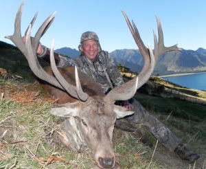 Dennis Dunn  with his world record SCI free-ranging Red Stag from NewZeland.